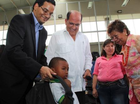 Secretar�a de Educaci�n contin�a entrega de kits escolares a poblaci�n v�ctima del conflicto armado