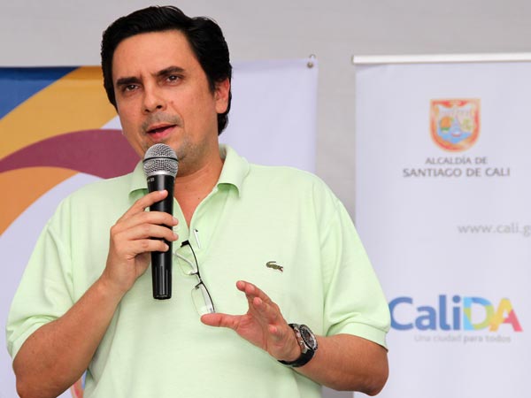 Cambio de iluminaci�n en 39 zonas verdes mejora ambiente de seguridad en la Comuna 15