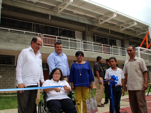 El Alcalde entreg� obras por $ 3.000 millones en instituci�n educativa del nororiente cale�o