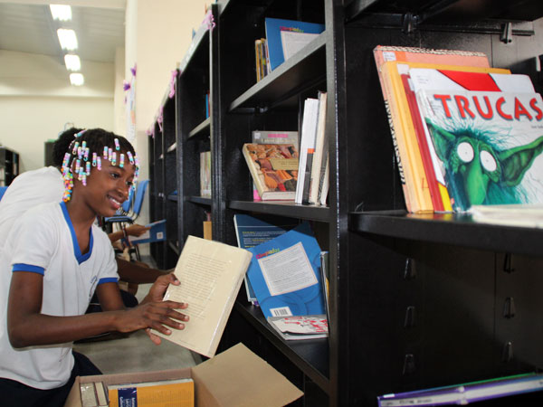 �Caravanas de Lectura� llevar�n 121 mil libros a colegios p�blicos; Comuna 21, primera beneficiada