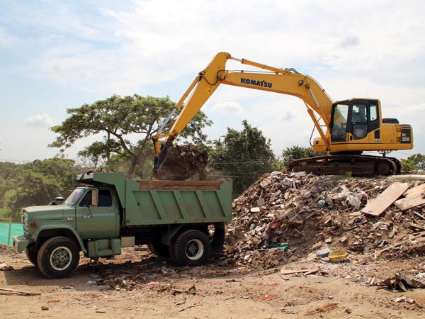 Comenzaron las actividades de limpieza en las escombreras de la cra. 50 y de Petecuy