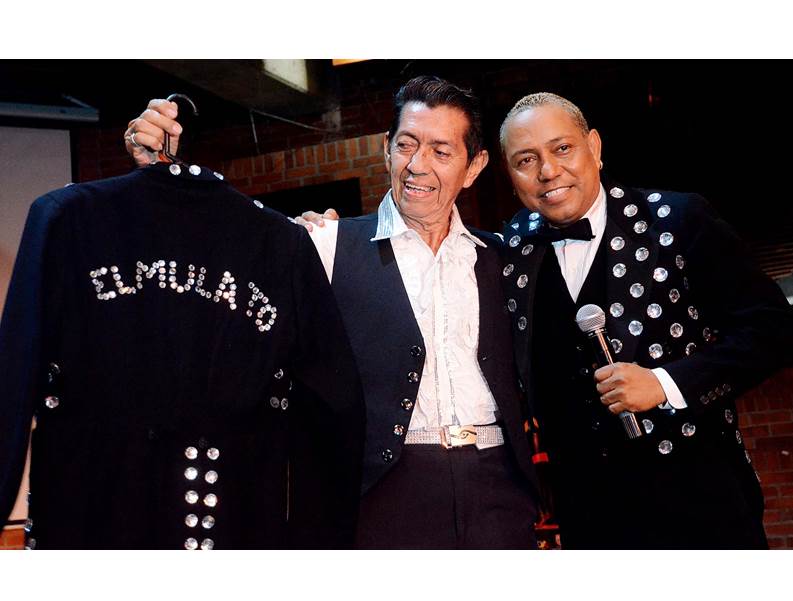 En su homenaje en el Festival mundial de salsa,  �EL MULATO� llor�