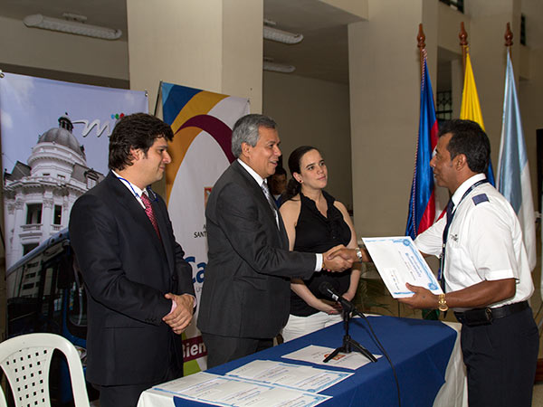 Metrocali otorga reconocimiento a 10 operadores del MIO, por su responsabilidad en la operaci�n
