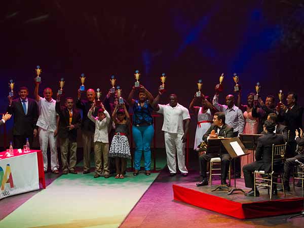 Se entregaron los premios Farallones a los mejores del deporte cale�o