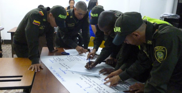 Se grad�an  20 auxiliares de polic�a como facilitadores de paz, este viernes 29