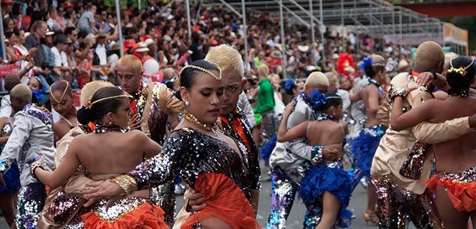 Sals�dromo rinde culto a las ra�ces de la salsa