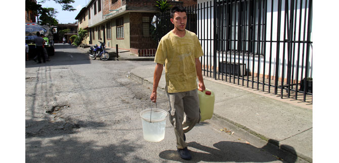 Salud llama a evitar criaderos del transmisor del dengue durante corte de agua