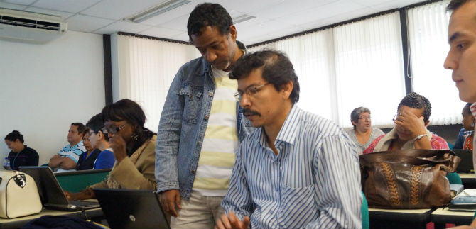 En programa de Cali Vive Digital, formadores de docentes entran a clases