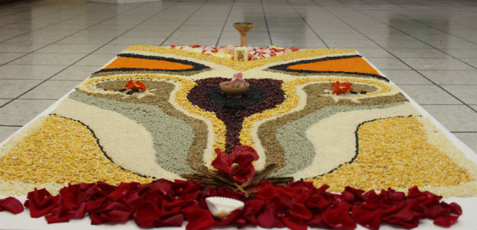 Rituales simb�licos rinden homenaje a la mujer