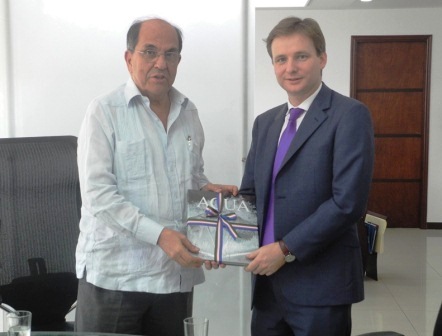 Embajador de Gran Breta�a analiza con la Alcald�a proyectos de desarrollo