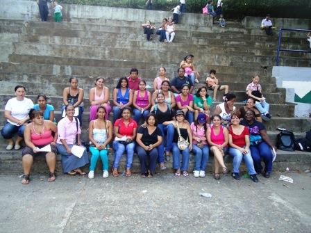 Nuevas l�deres de M�s Familias en Acci�n viven la ladera