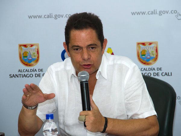 El ministro Vargas Lleras anuncia m�s casas gratuitas para Cali