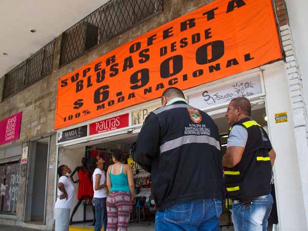 �Comerciantes deben embellecer a Cali, desmontando la publicidad irregular�
