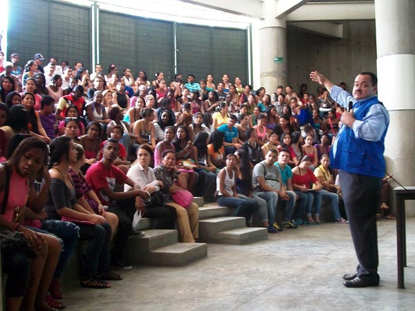 M�s de 2.000 beneficiarios de J�venes en Acci�n aspiran a cursos con el Sena: este martes, conocieron la oferta educativa