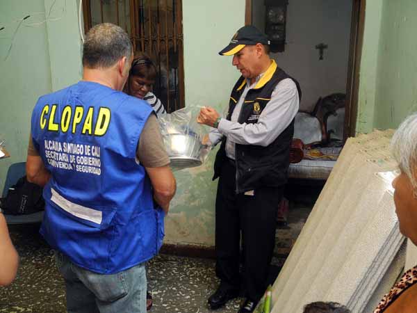 Ayudas a familia afectada por incendio estructural en el barrio Alameda
