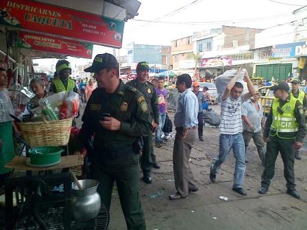 Operativo de recuperaci�n de espacio p�blico en la galer�a Santa Elena