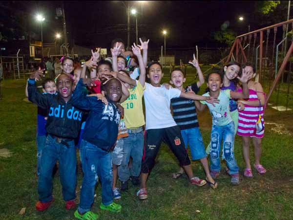 �La Comuna 15 tendr� m�s zonas verdes iluminadas�