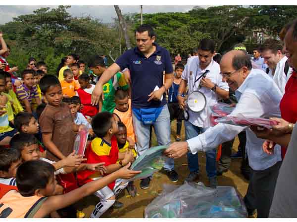 El Alcalde recorri� significativas obras en escenarios deportivos para la comunidad de la ladera