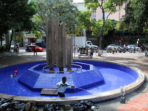 Arranc� el mantenimiento a fuentes ornamentales de la ciudad