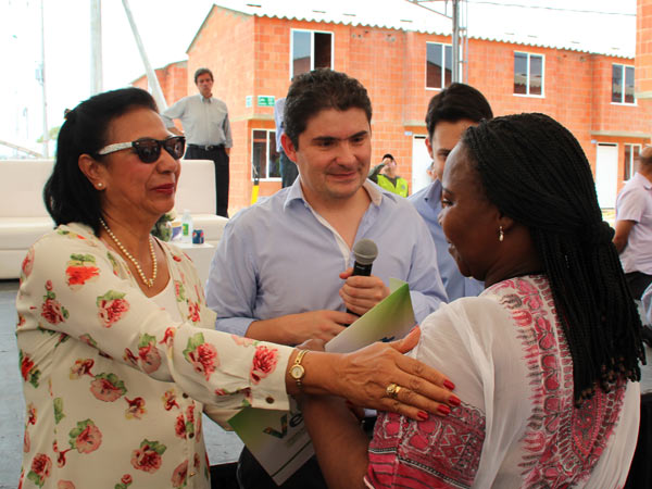 Ministro entreg� 228 casas gratuitas en Llano Verde