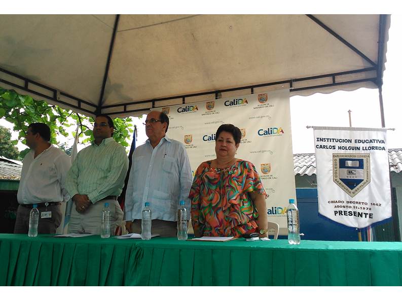 Alcalde inaugura obras en la sede educativa Santa Helena
