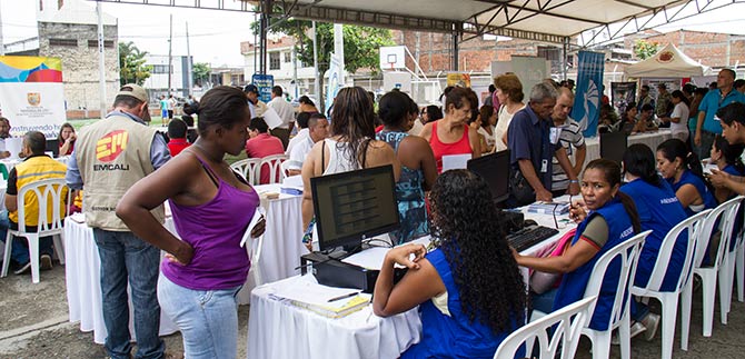 Habitantes de la Comuna 14 participaron en la Feria de Servicios de la Alcald�a