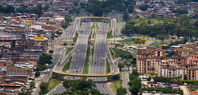 Jornada de seguimiento a obras en puente de la calle 70 con 8�., este viernes