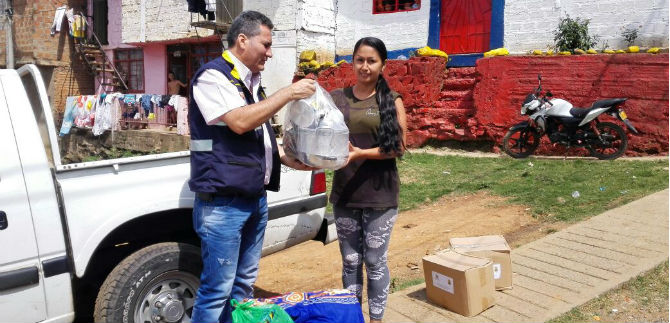 Familias de La Fortunita y Terr�n Colorado reciben ayudas tras resultar afectadas por deslizamiento