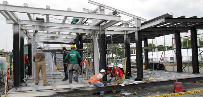 Decatletas inician la construcci�n de viviendas en la Villa Solar de Univalle
