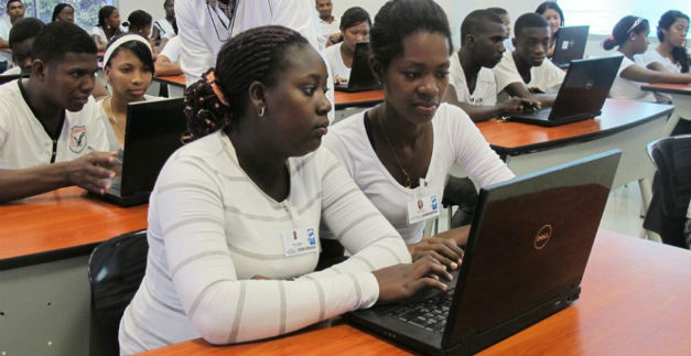 Se gradan 231 jvenes afro e indgenas en ingls nivel B1