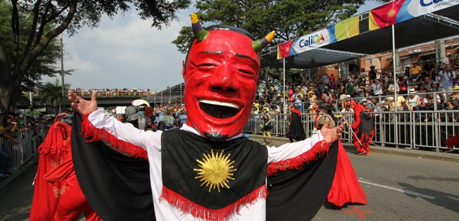 Un xito el carnaval de Cali viejo, caleos hicieron una calle de honor a personajes representativos de nuestra ciudad