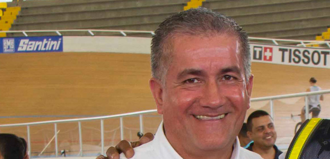 Colombiano hace parte del grupo tcnico de los ciclistas espaoles