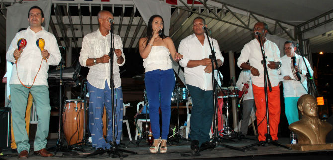 Serenata a la Mujer en los Jueves del Samn
