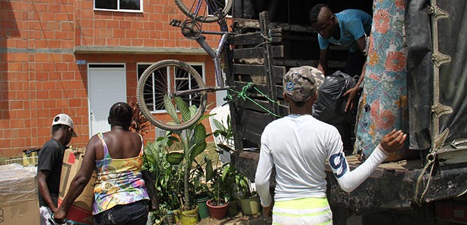 Empieza reubicacin de familias asentadas junto a lagunas del Pondaje y Charco Azul