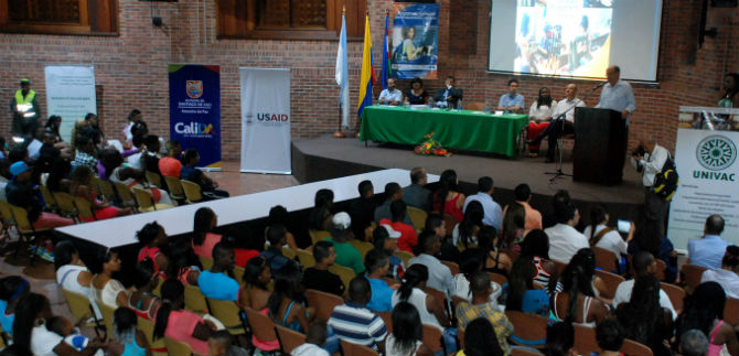 Certificados como tcnicos en calzado 256 jvenes afro