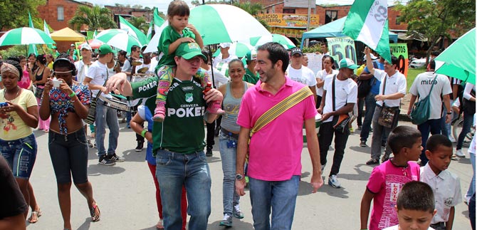 Barras de equipos de Cali, unidas en carnaval; ni�os disfrutaron en Vallegrande