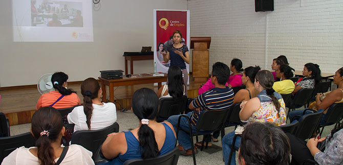 Padres lderes de Ms Familias en Accin, capacitados en bsqueda de empleo