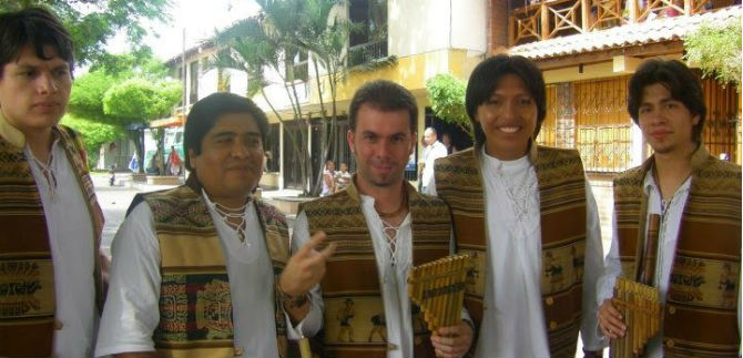 Msica Andina, con instrumentos ecolgicos en la Loma de la Cruz