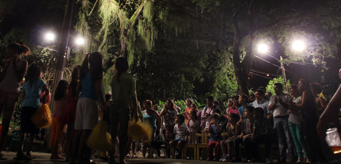 Parques con luz blanca del Aguacatal se convierten en espacios de encuentro