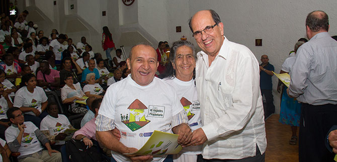 Cali tiene desde este jueves 378 nuevos due�os de predios que estaban sin legalizar