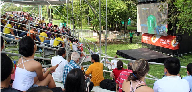 Cale�os elogian a la Administraci�n por ofrecer pantallas para ver el Mundial