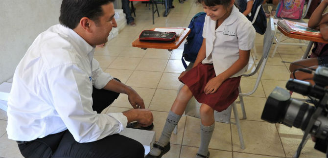 Tienda Escolar abre este viernes, con zapatos para los caleitos