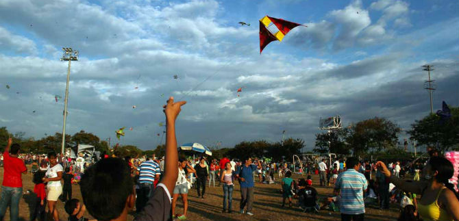En poca de cometas, llamado a los padres