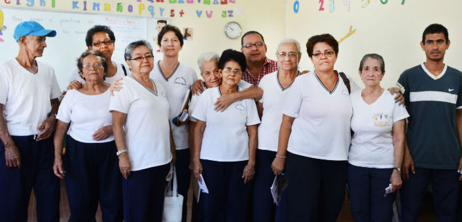 Adultos mayores contin�an celebrando su mes