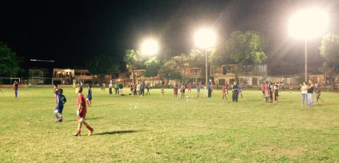 Administraci�n entreg� m�s parques con luz blanca, en la comuna 14