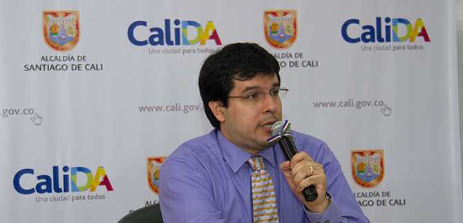 Director de Hacienda presenta presupuesto 2015, en rueda de prensa