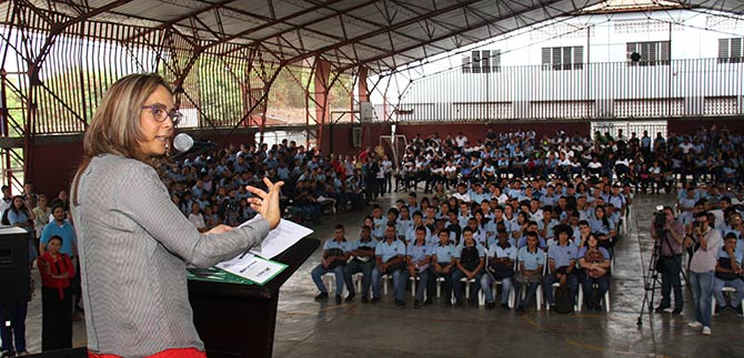 Secretar�a de Educaci�n de Cali  presenta Balance a Ministerio de Educaci�n