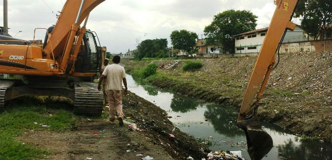 Cien toneladas al d�a de escombros se retiran de canales de agua lluvia: recomendaciones