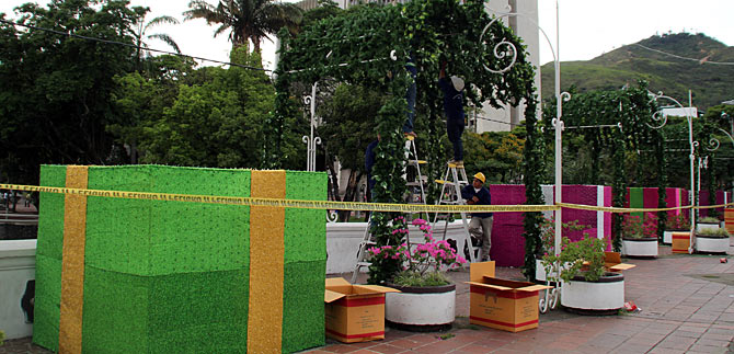 Avanzan trabajos del alumbrado navide�o de Cali