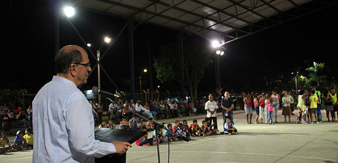 Cali complet� 707  parques iluminados con luz blanca; en la comuna 6 van 50